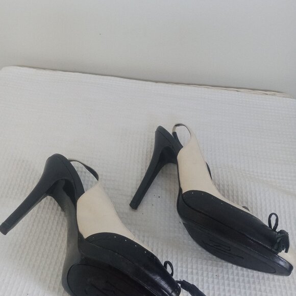 Ralph Lauren Leather Navy and White Spectator Style Pumps Never Worn Size 9 - Picture 3 of 7